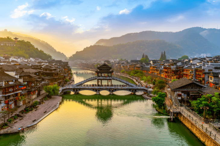 Du Lịch Trung Quốc: Hà Nội - Trương Gia Giới - Miêu Trại - Phượng Hoàng Cổ Trấn - Thiên Tử Sơn - Hồ Bảo Phong 6 Ngày 5 Đêm Bay Charter Vietjet Air